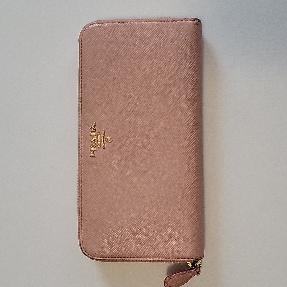 💥Host Pick💥 Prada Saffiano Long Wallet